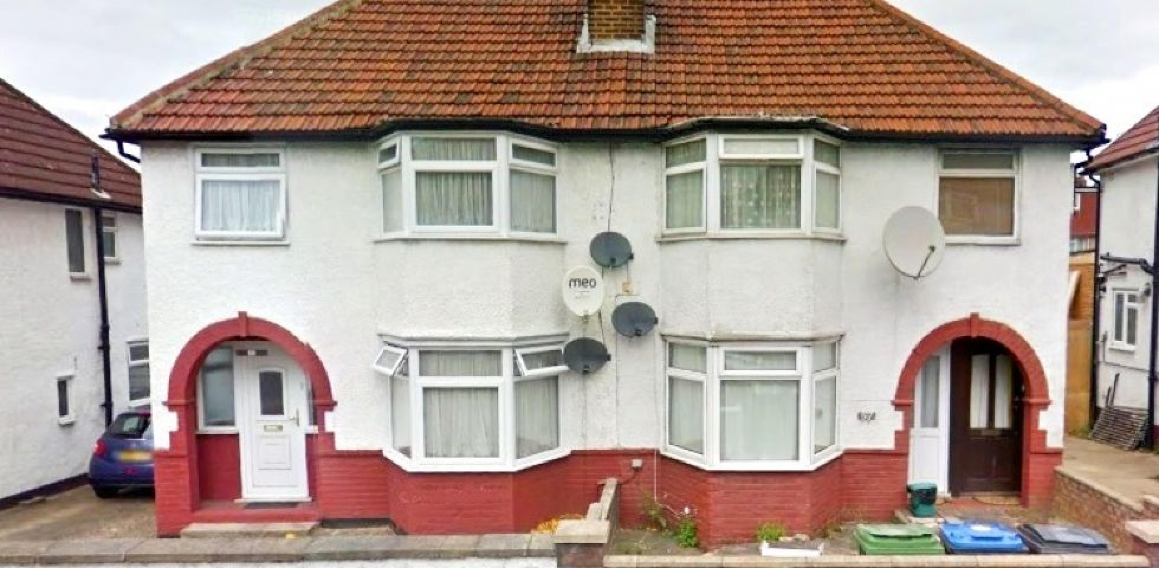 			UNDER OFFER , 4 Bedroom, 1 bath, 1 reception House			 Crest Road, DOLLIS HILL NW2